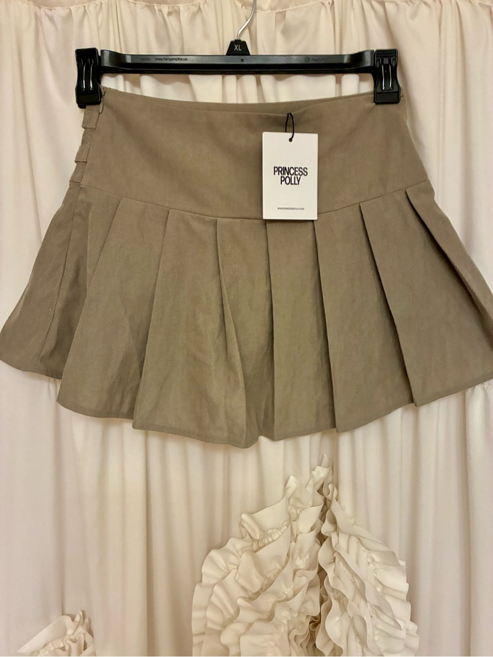 Princess Polly Pleated Mini Skirt - Neutral Khaki Tone.🌺